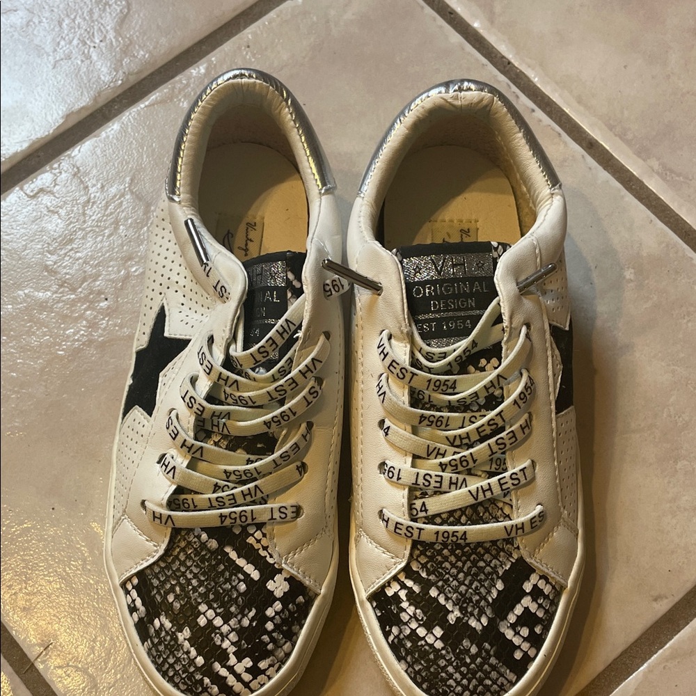 Vintage Havana White and Black Sneakers